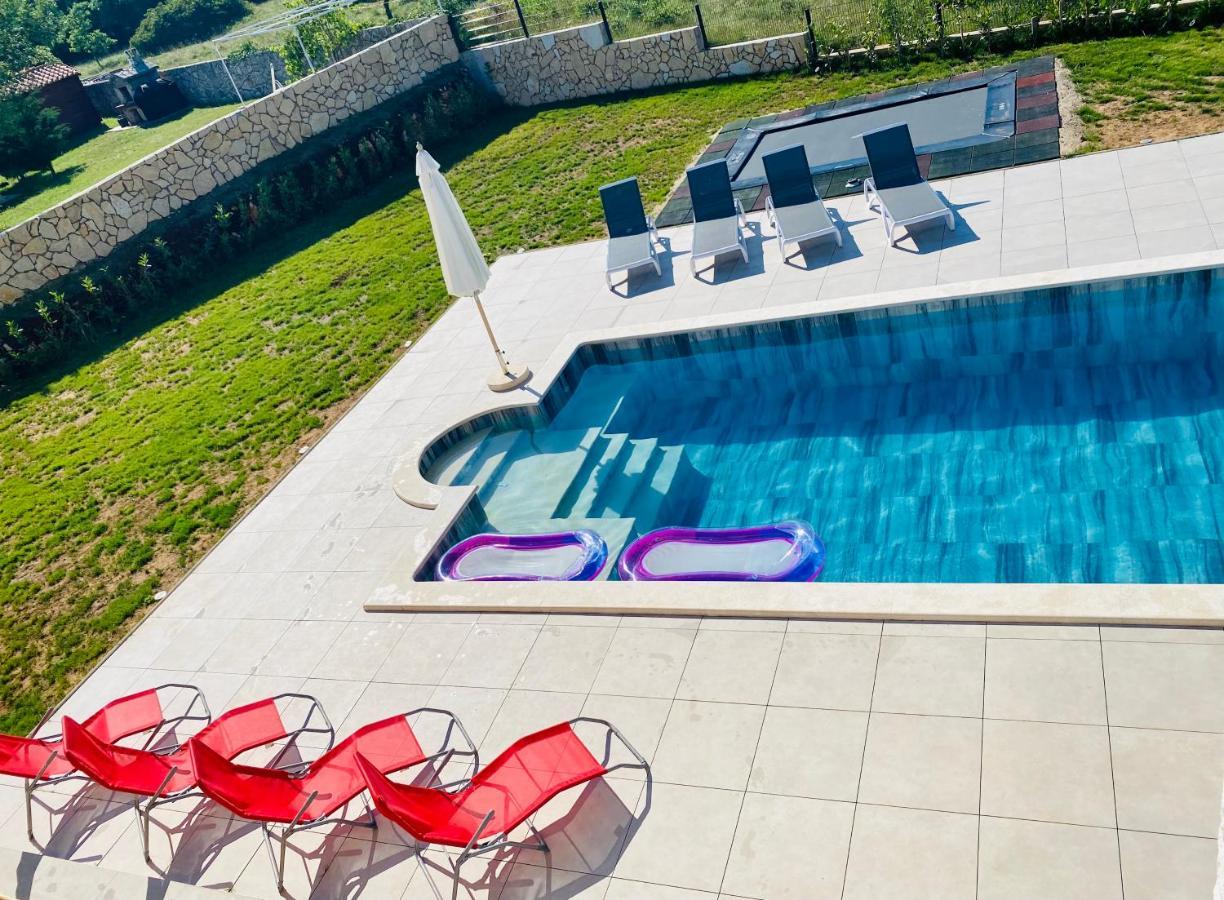 Villa Fluggi Near Labin Santalezi Exterior foto