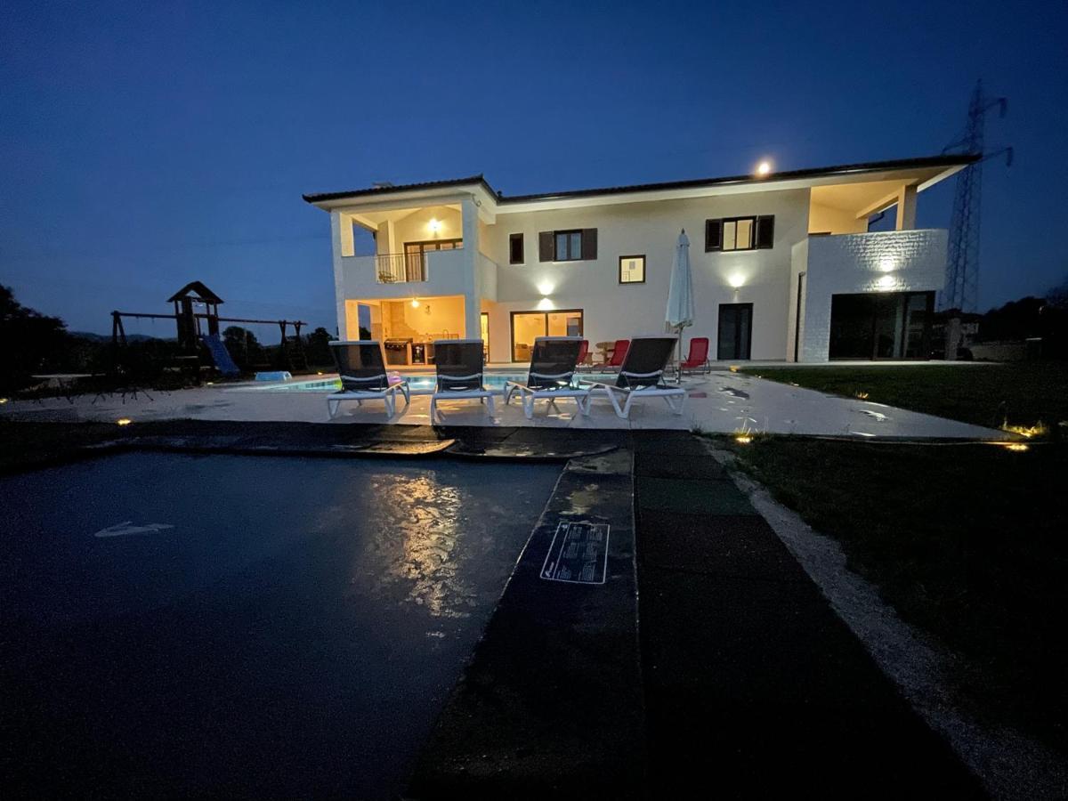 Villa Fluggi Near Labin Santalezi Exterior foto