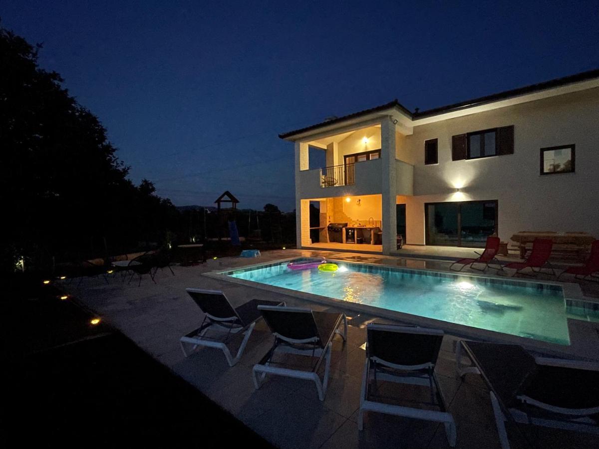 Villa Fluggi Near Labin Santalezi Exterior foto