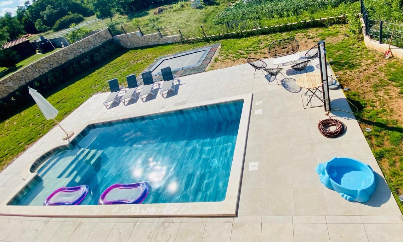 Villa Fluggi Near Labin Santalezi Exterior foto
