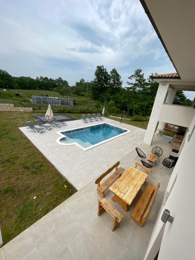 Villa Fluggi Near Labin Santalezi Exterior foto
